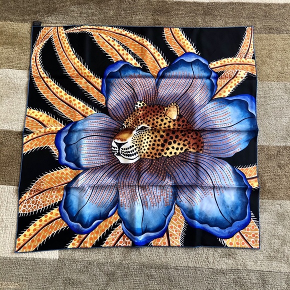 Authentic Hermes silk scarf - Picture 6 of 9